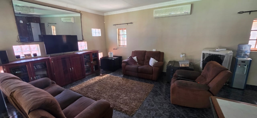 5 Bedroom Property for Sale in Wilkoppies North West